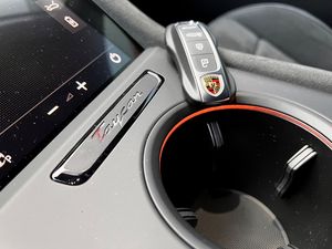 Porsche Taycan GTS 598PS ELEKTRO Innodrive Head up display HA-Lenkung RemotePark 22KW Lader Nachtsicht